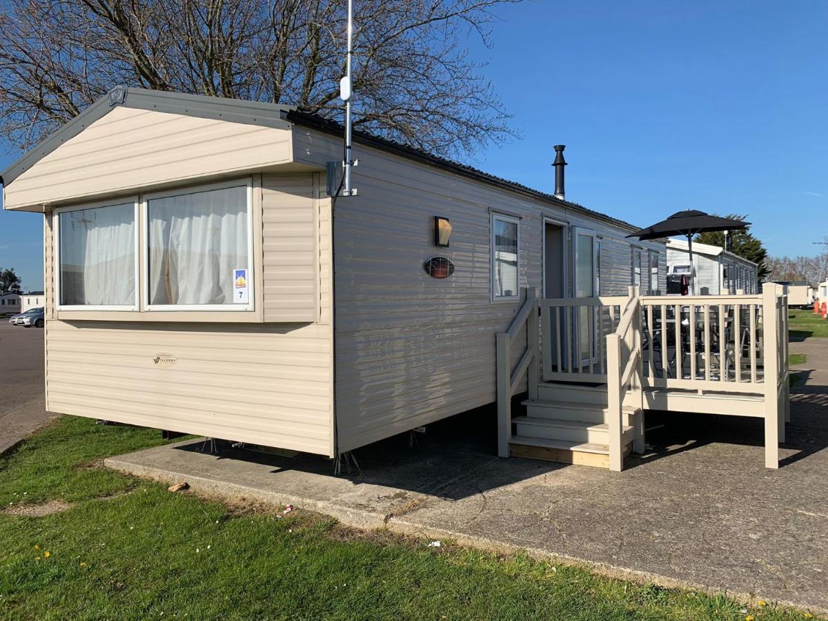 Sun Bed Hotel Saint Osyth Exterior photo